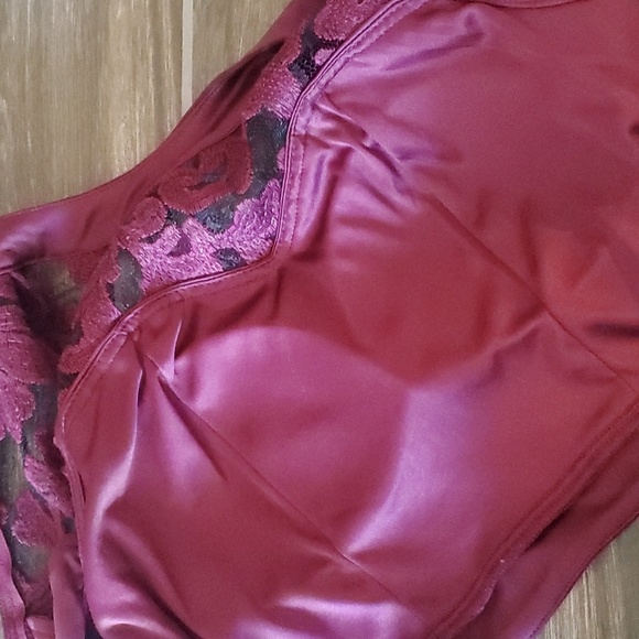 Speechless Burgundy High Neck Sleeveless Sequins Top Size 0 - Picture 5 of 11